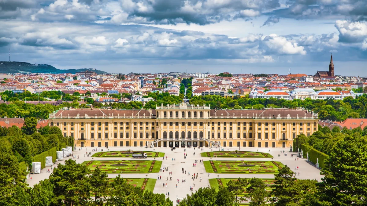 An aerial view of Schonbrunn Palace showcasing the palace’s layout.